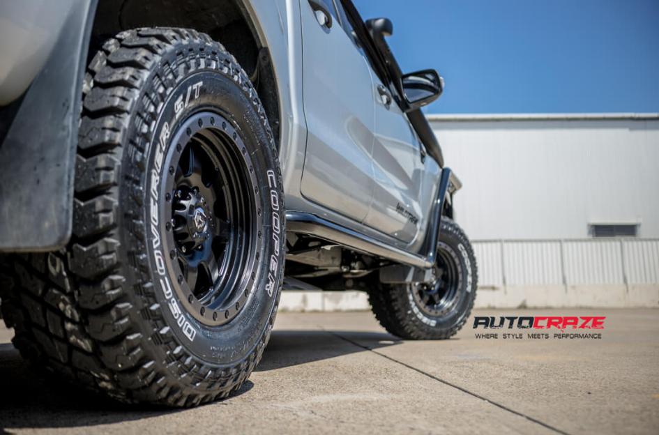 FORD-RANGER-TROPHY-MATTE-BLACK-WITH-ANTHRACITE-RING